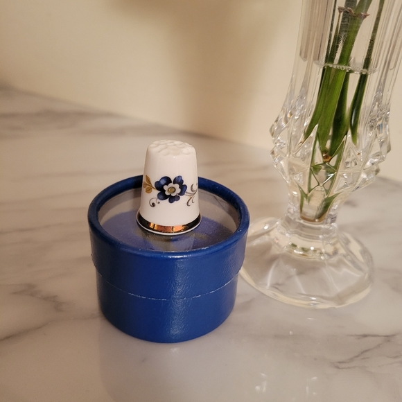 Vintage Sandford Thimble- Blue Floral - Picture 1 of 8
